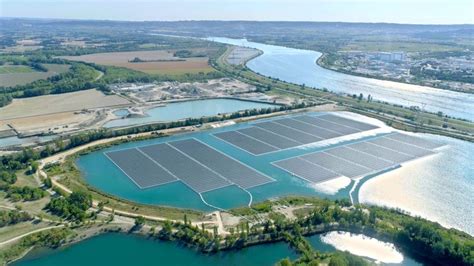Solar power in France .